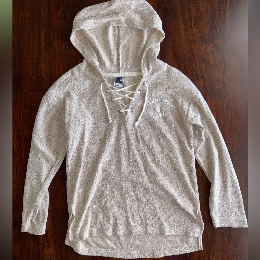 Women’s Virginia Beach Sweatshirt in Oatmeal/Tan